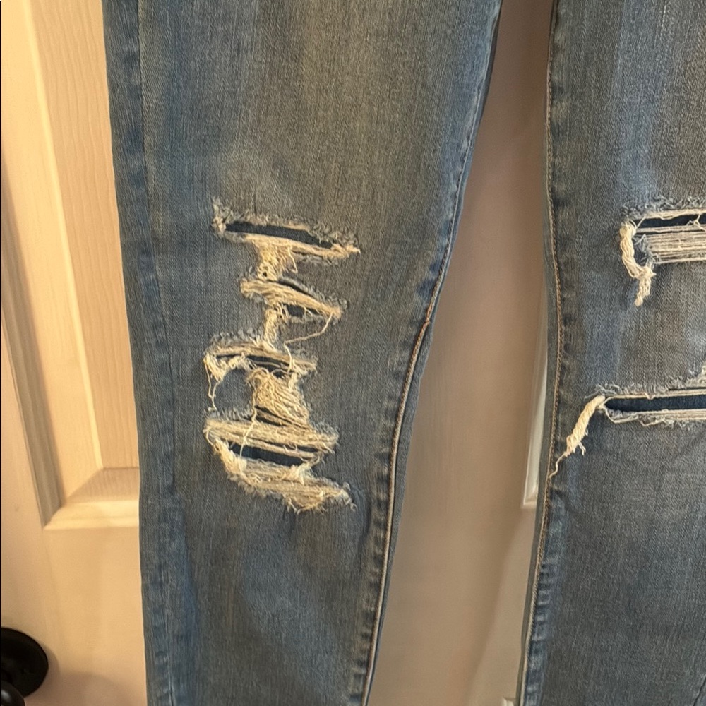 American Eagle 🥳HP🥳Outfitters Blue Skinny Distressed Jeans - Picture 5 of 12